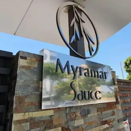 2 Bedrooms Next To The Beach&miramar Shopping Center-swimming Pool-parking Apartament