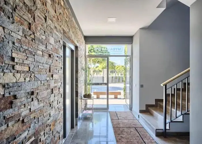 2 Bedrooms Next To The Beach&miramar Shopping Center-swimming Pool-parking * Fuengirola